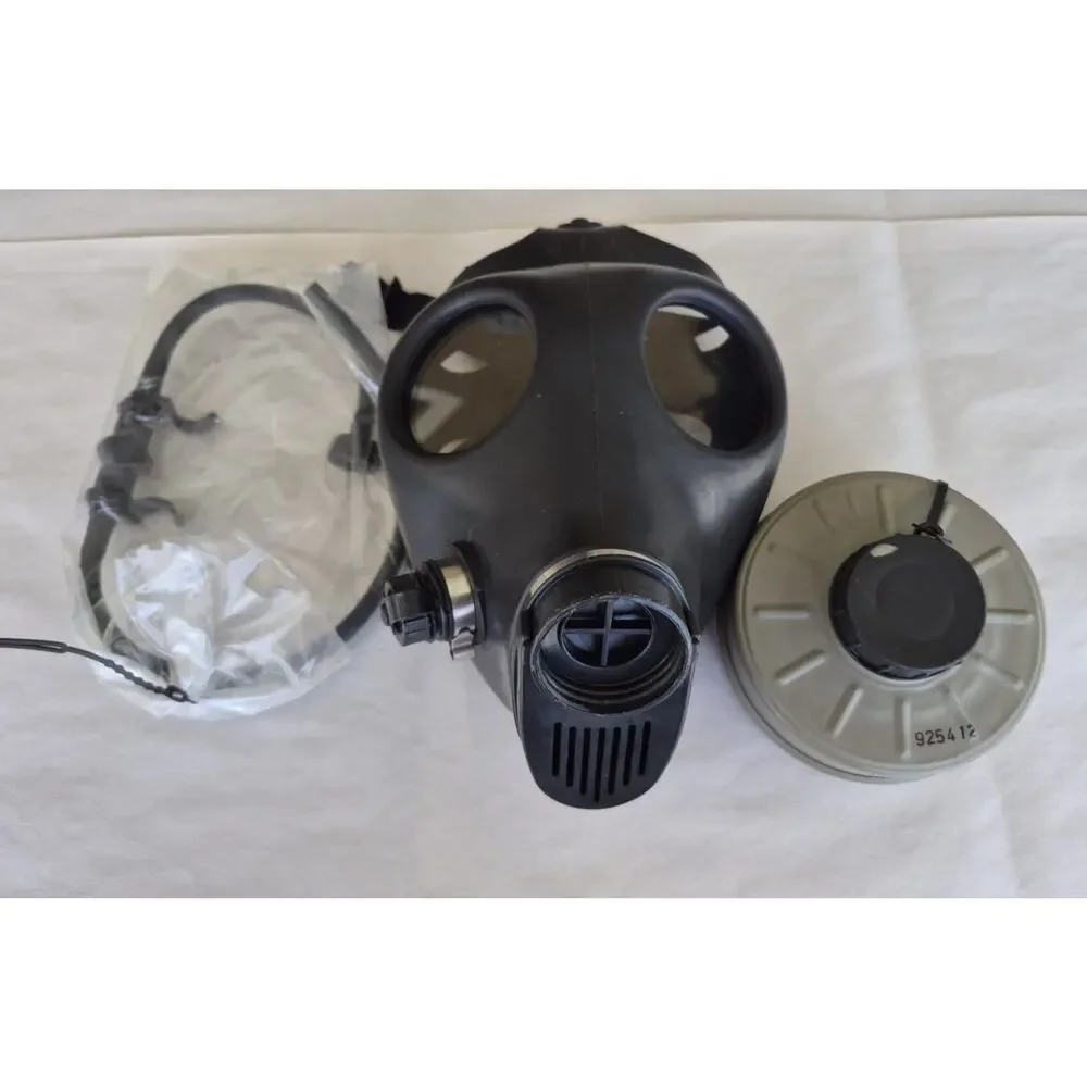 Israeli Shalom Model 4A1 Gas Mask With Filter